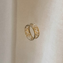 Load image into Gallery viewer, 18 karat solid yellow Gold Ring for women in traditional design.
